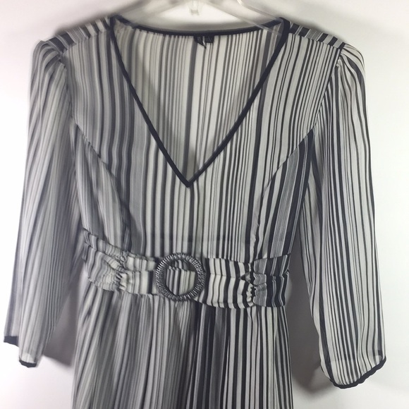 Essentials by Milano Semi Sheer 3/4 Sleeve Top S-L - Picture 2 of 9